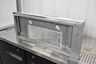 ZPI-E30AG290 metal range hood in gray, featuring dual lights and a mesh filter, in good condition. Auction lot number visible.
