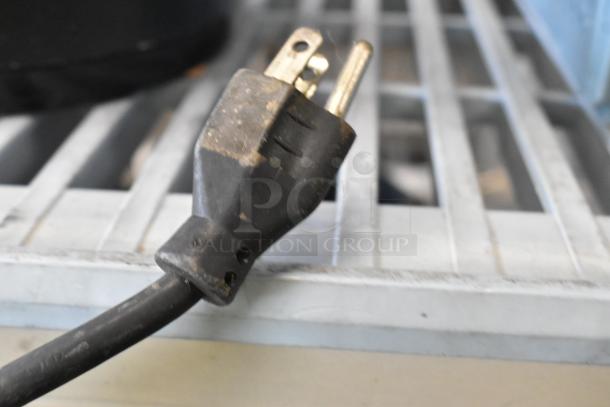 Power plug of Server FS-2 food warmer. Item condition not visible. Designed for 120 volts, 1 phase operation.