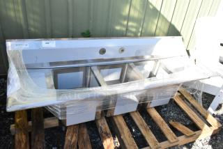 BRAND NEW SCRATCH AND DENT! Regency 600S31416212 Stainless Steel 3 Bay Sink w/ Dual Drain Boards. No Legs. - Item #1210056