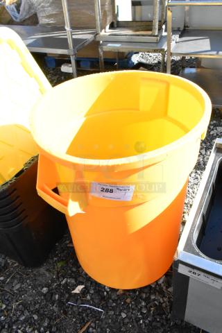 BRAND NEW SCRATCH AND DENT! Lavex 475TCRND32YW 32 Gallon Yellow Round Commercial Trash Can 475TCRND32YW - Item #1210064