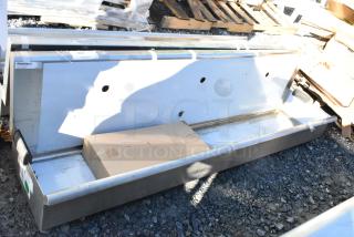 BRAND NEW SCRATCH AND DENT! Regency 600HSMSB1872 Wall-Mounted 72