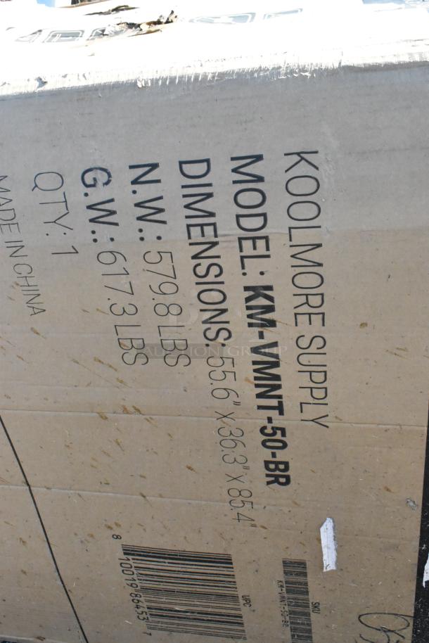 Box label of KoolMore KM-VMNT-50-BR vending machine, 60 slots, scratch and dent, dimensions 55.6x36.3x85.4 inches, 579.8 lbs.