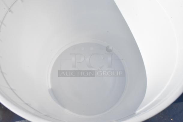 Brand new white poly bin, 9.5 liters, with minor scratches and dents. Auction includes 44 bins.
