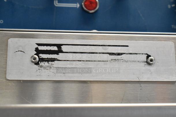 Alto Shaam 1000-TH-I oven label showing model number and voltage details on stainless steel panel.