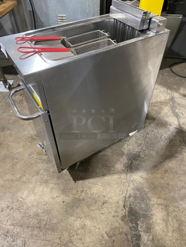 Empero commercial stainless steel electric deep fat fryer, model EMP.PLS.7FE010-USA, with fry basket and casters.