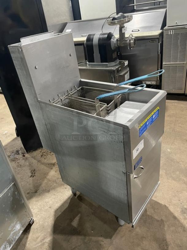 Pitco 35C+S stainless steel liquid propane fryer, 35 lb. capacity, includes back splash and fry baskets, model SN: G19BB003226.