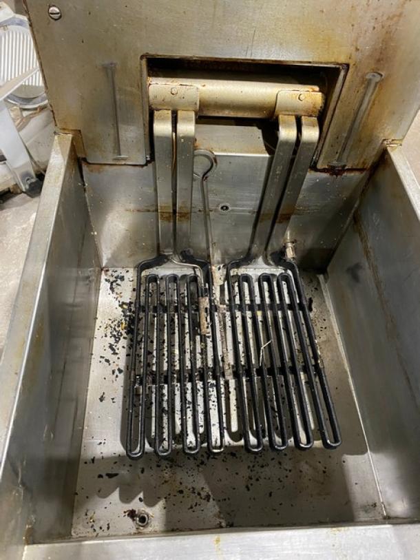 Frymaster FilterQuick Series fryer, Model 1FQE80U0ZQTZB17, stainless steel, electric, filtration system, used condition.