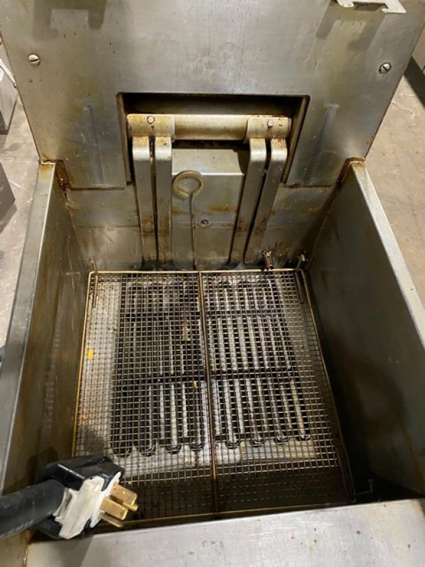 Frymaster FilterQuick electric fryer, stainless steel, touch screen, filtration system, Model 1FQE80U0ZQTZB17, on casters.