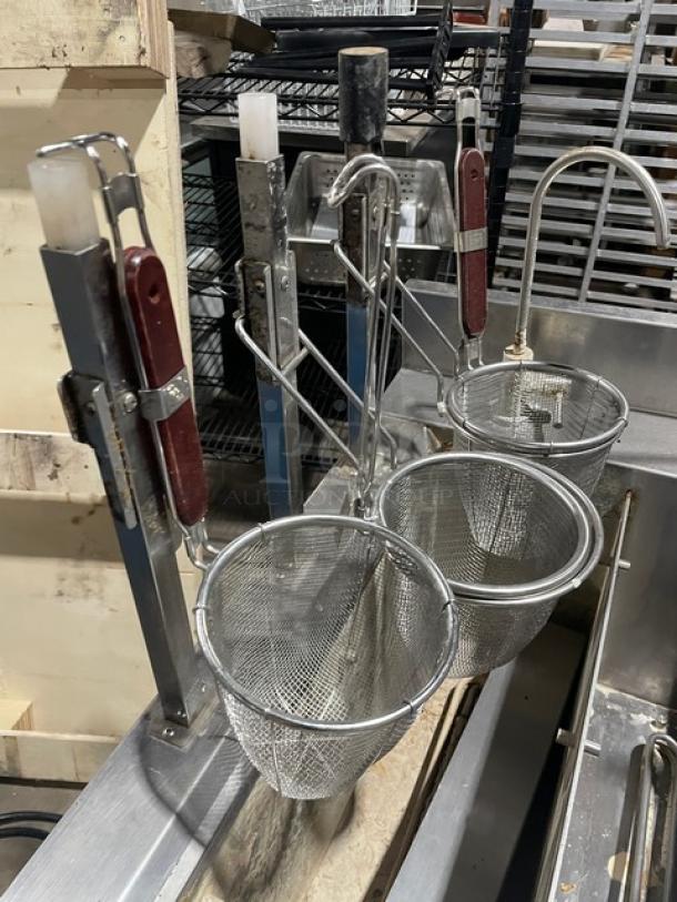Chi Neng YFZML6 stainless steel noodle cooker, automatic lifting, gooseneck faucets, mesh baskets, used condition.