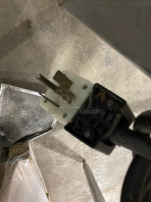 Blodgett electric convection oven power plug, showing connector and wiring detail.