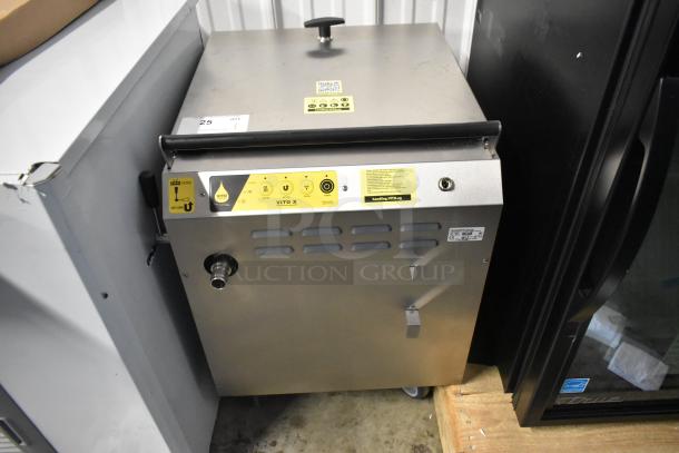 BRAND NEW Vito XS Fryfilter, stainless steel, 73 lb. capacity, mobile oil filter system on casters, 100-120V, 1 Phase.