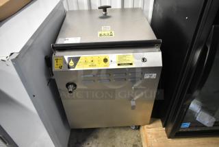 BRAND NEW Vito XS Fryfilter, stainless steel, 73 lb. capacity, mobile oil filter system on casters, 100-120V, 1 Phase.