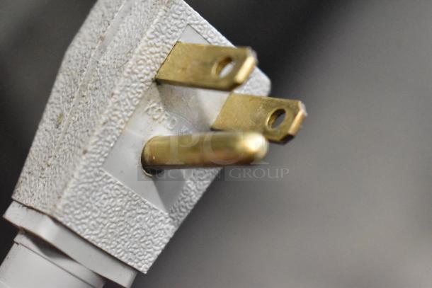 Power plug of True GDM-41SL-60-HC-LD cooler, 115 volts, 1 phase, showing close-up of three prongs for electrical connection.