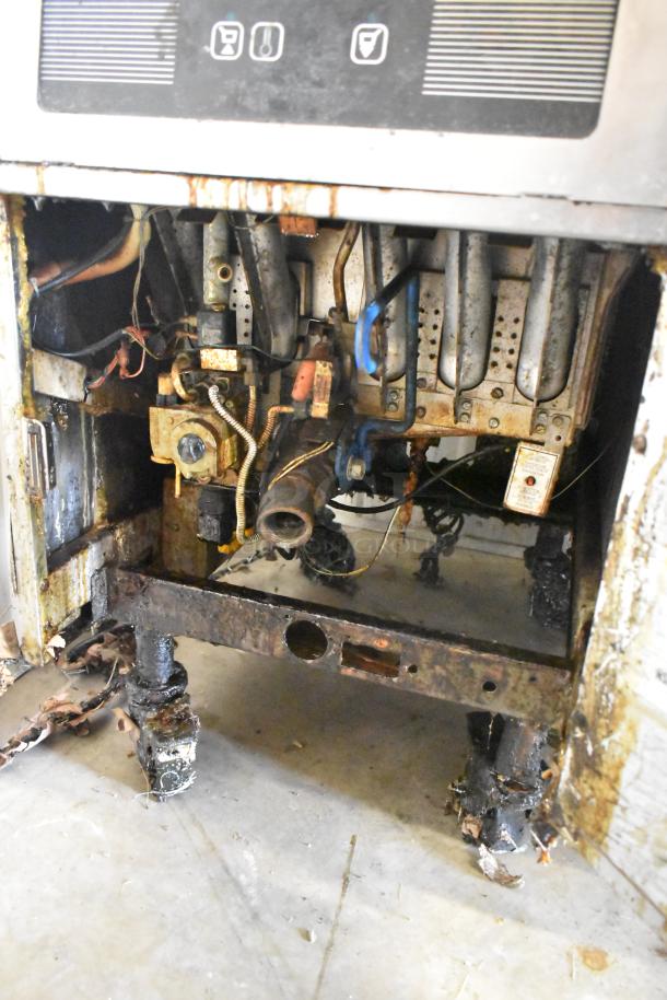 Pitco SSH75 Solstice Supreme fryer, natural gas, 105,000 BTU, worn condition, visible internal components and commercial casters.