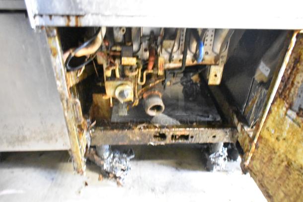 Pitco Frialator SSH75 Solstice Supreme deep fat fryer, natural gas, 105,000 BTU, visible wear and rust, on casters.