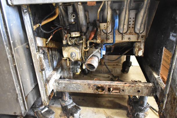 Pitco Frialator SSH75 deep fryer, stainless steel, natural gas, commercial casters, 105,000 BTU, visible internal components.