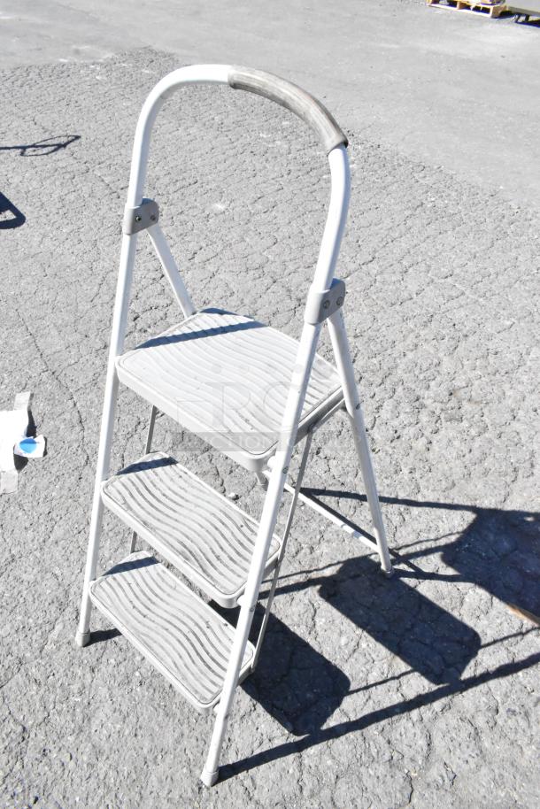3-step ladder with non-slip treads and metal frame, in good condition. Lavex mop bucket included, bid multiplier applies.