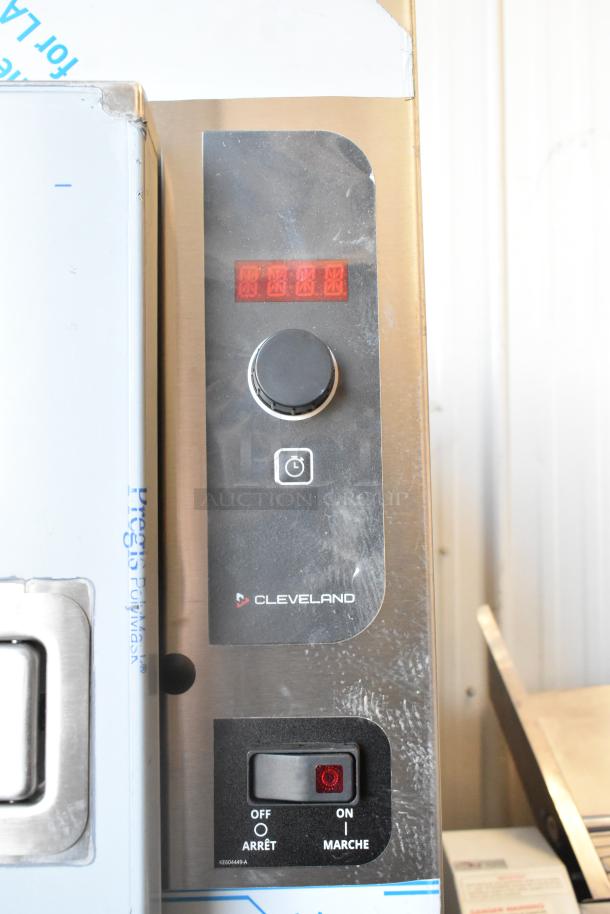 BRAND NEW Cleveland 24CGA10 SteamCraft Ultra 10 Pan Floor Steamer, stainless steel, scratch and dent, 125,000 BTU.