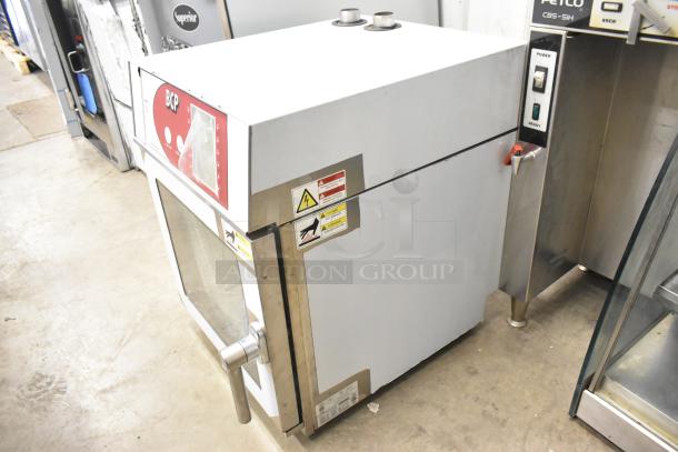 Brand new Blodgett BLCP23E stainless steel combi convection oven, 208/230-240 Volts, 3 Phase. Scratch and dent condition.