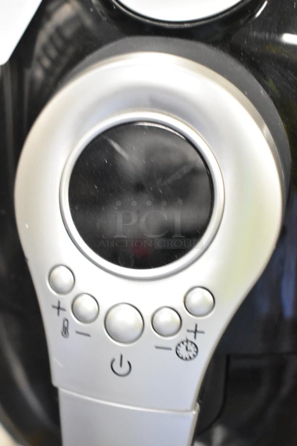 Blusmart HF-898LCD air fryer, features digital display, control buttons, 120V, 1 phase. Excellent condition.