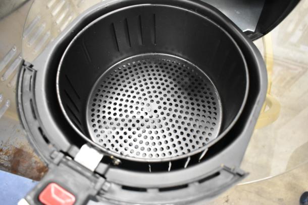 Blusmart HF-898LCD Air Fryer, countertop model, open basket view, black finish, 120V, 1 Phase, good condition.