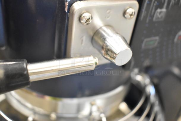 BRAND NEW Waring WSM20LT Luna 20 Quart Planetary Dough Mixer, metal, with bowl guard and whisk, 120V, slight scratches.