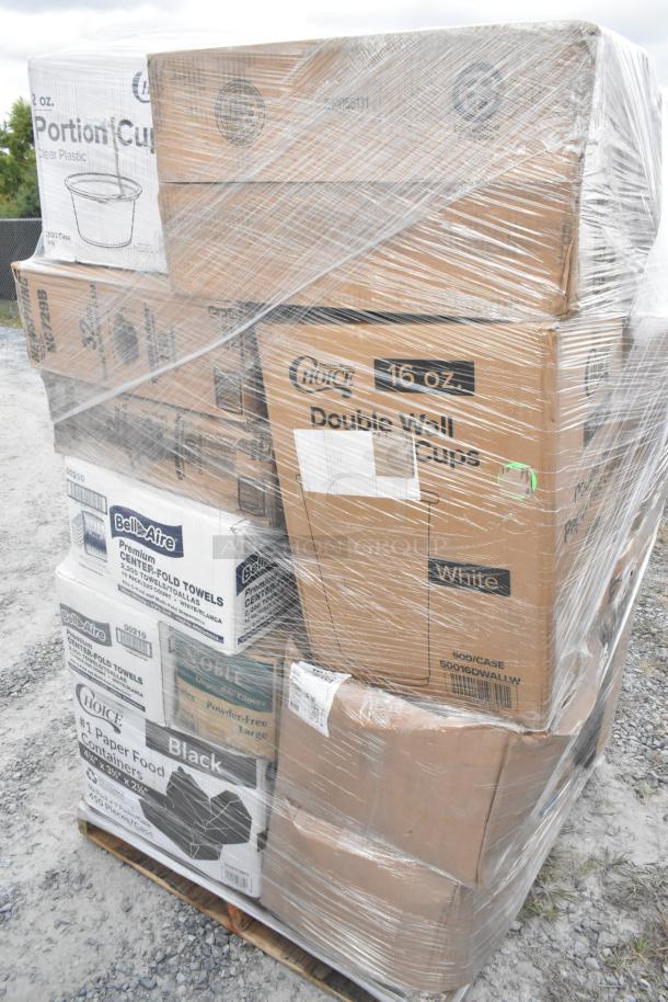 Pallet of 29 brand new scratch and dent items including cup carriers, produce baskets, hot cups, plates, and containers.
