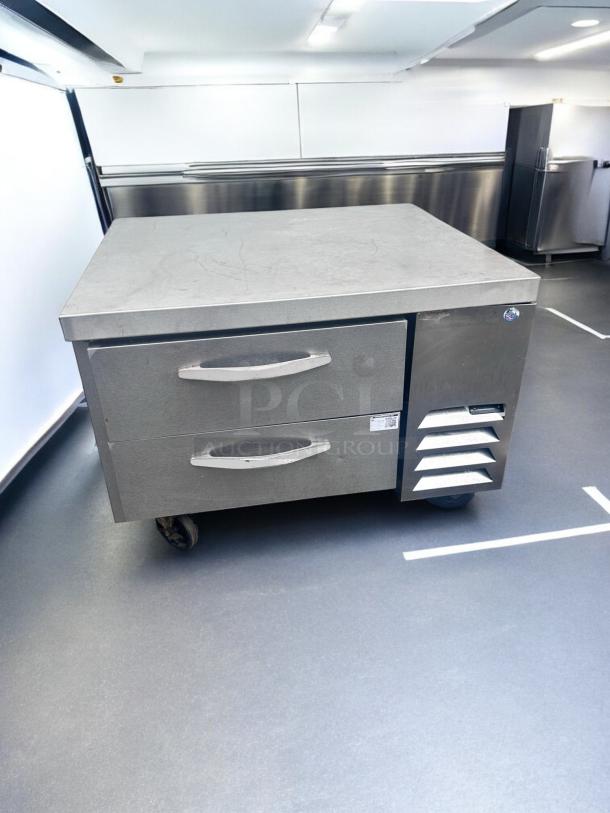 Flawless Beverage-Air WTRCS36HC Chef Base, 36", stainless steel, with 2 drawers, 115V, fully tested, excellent condition.