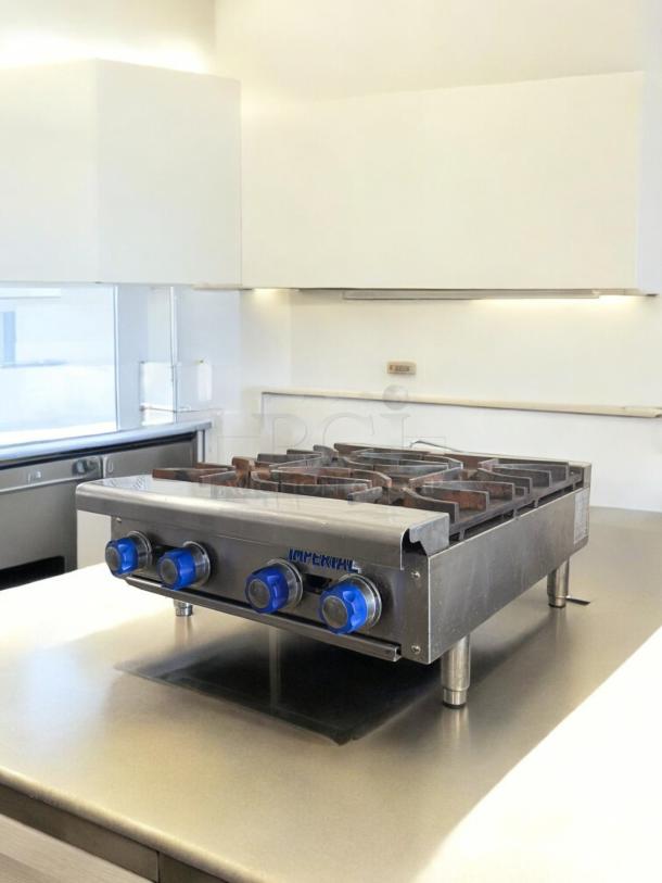 Imperial 4-Burner Gas Hot Plate in excellent condition, natural gas, branded knobs, fully tested and working.