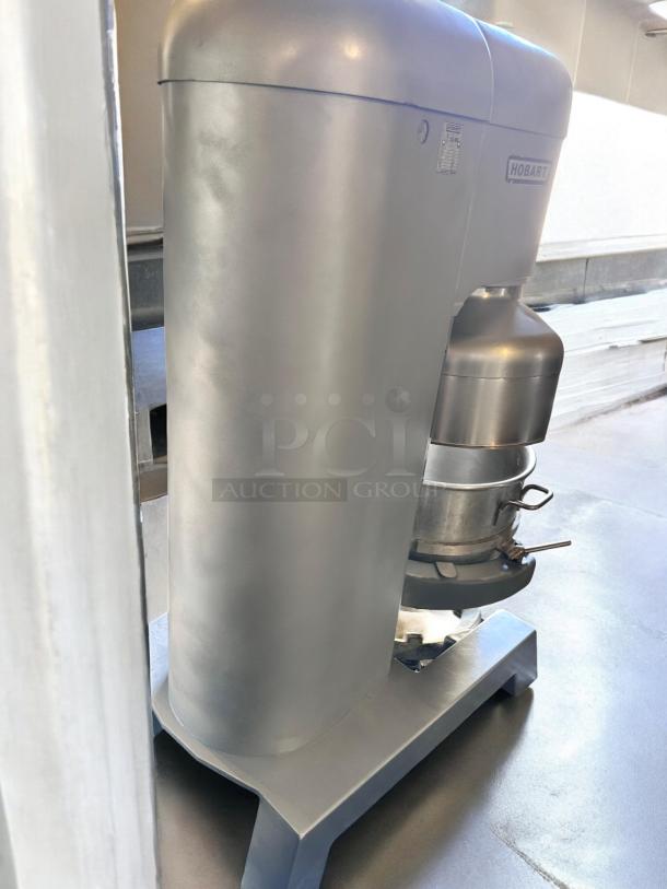 Hobart H800 80-Quart Planetary Mixer, floor model, in excellent condition. Visible Hobart logo, fully tested, and operational.