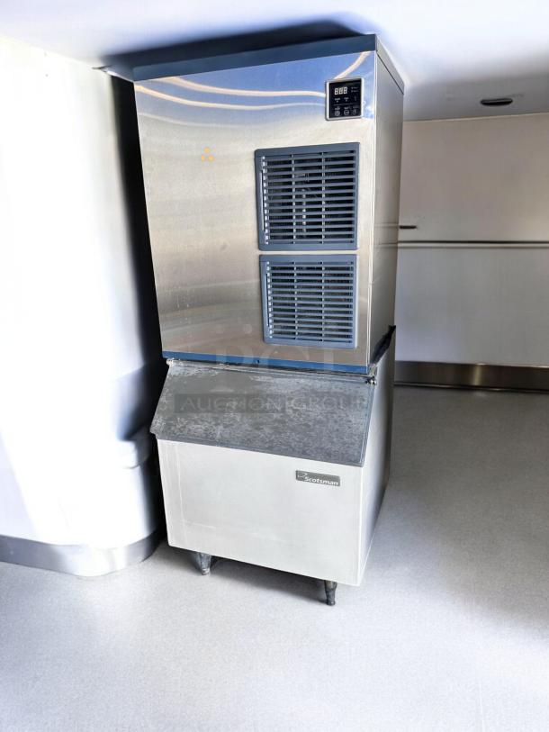 Scotsman BLMI-850A Ice Machine with Storage Bin, 2018 Model, 230V, superb condition, fully tested and working, made in Korea.