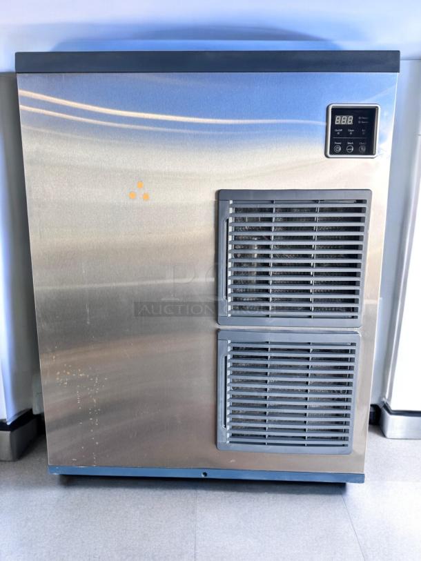 Scotsman BLMI-850A Ice Machine, 2018 model, superb condition, with storage bin, 230V, fully tested, stainless steel exterior.