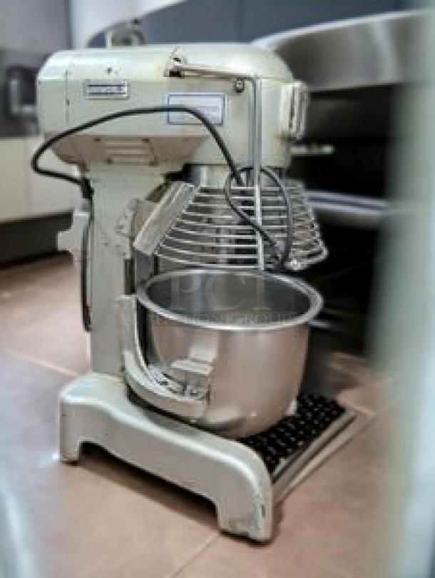 Uniworld UPM-20 20 Qt. Planetary Mixer, great condition, 120V, fully tested. Silver finish, sturdy design.
