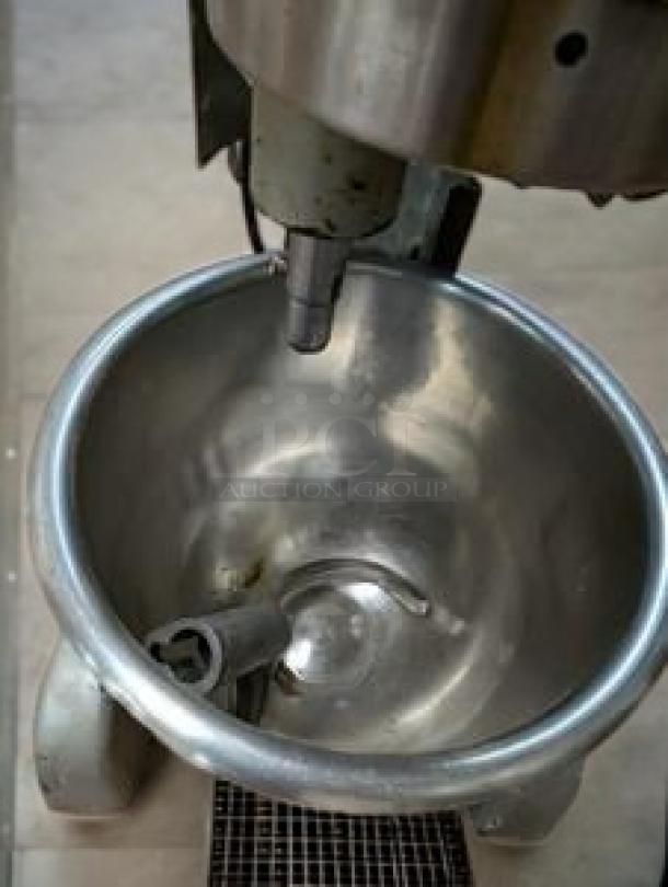 Uniworld UPM-20, 20 Qt. planetary mixer in great condition, stainless steel, 120V, fully tested and working.