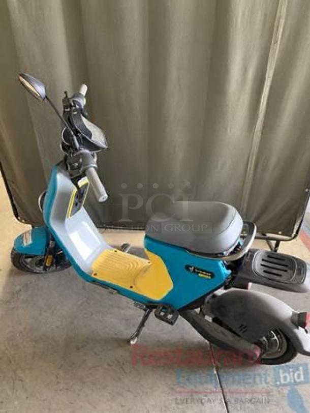 Segway Ninebot C80 electric moped scooter in superb condition, includes 115V charger, fully tested and working.