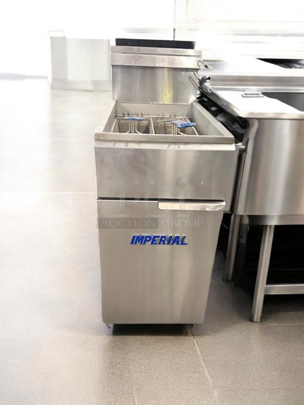 Imperial single tank gas fryer in superb condition, fully tested and operational. Features stainless steel build; ideal for commercial use.
