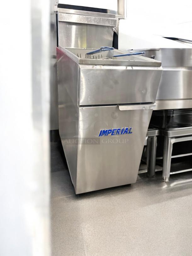 Imperial Gas Fryer, single tank, natural gas, superb condition. Features stainless steel body, fully tested, operational.