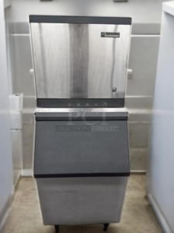 Flawless Manitowoc Indigo NXT ice machine with storage bin, 208/230V, fully tested, modular design, stainless steel finish.