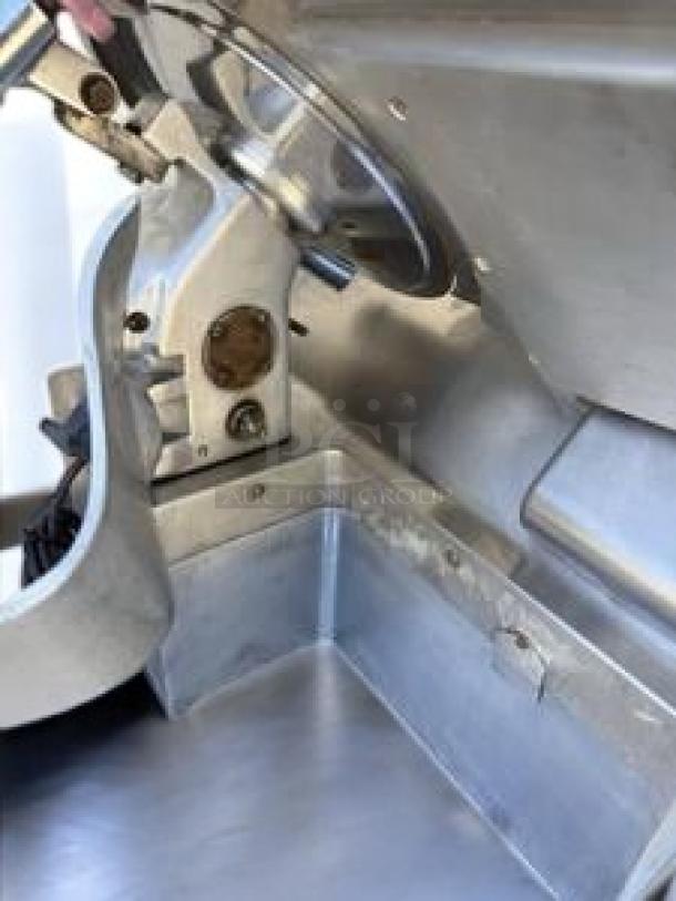 Globe heavy-duty automatic/manual meat slicer in first-rate condition, 115V, stainless steel, fully tested and working.