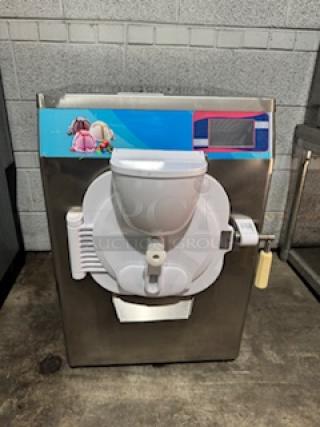 Heavy-duty ICM-28 gelato ice cream machine, ETL certified, 110V, 2000W. Suitable for bars and restaurants. Excellent condition.