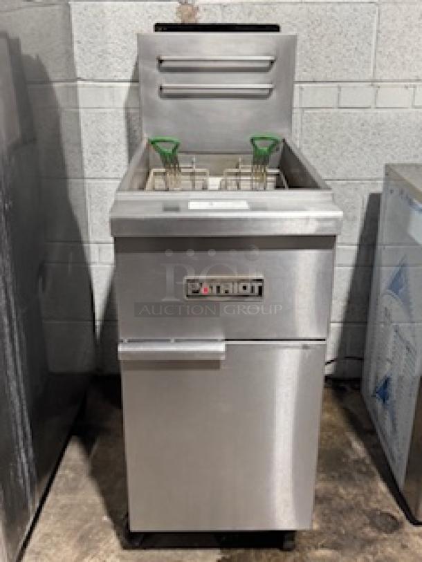 Patriot PT-F4-NG natural gas fryer, 45-50 lb. capacity, stainless steel pot, 15-1/2" wide, with labeled front panel.