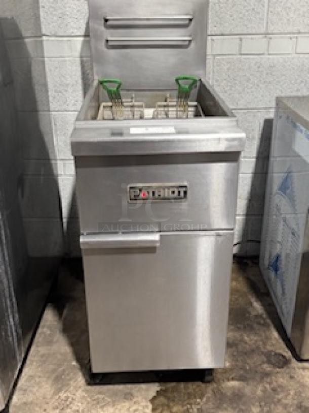 Patriot PT-F4-NG natural gas fryer with stainless steel pot, 45-50 lb capacity. Features 15.5" width and dual NPT connectors.