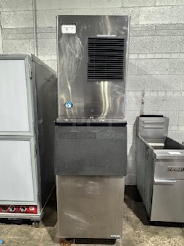 Hoshizaki KM-320MAH ice machine with 556 lb. capacity, 300 lb. storage bin, air-cooled, 115v, in good condition.