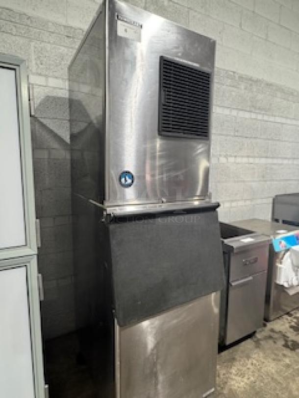 Hoshizaki KM-320MAH ice machine with 300 lb. storage bin, air-cooled, stainless steel, 115v, good condition.