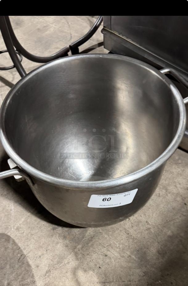 30 Qt. stainless steel mixing bowl with handles, in good condition. Visible tag reads "60." Ideal for commercial use.