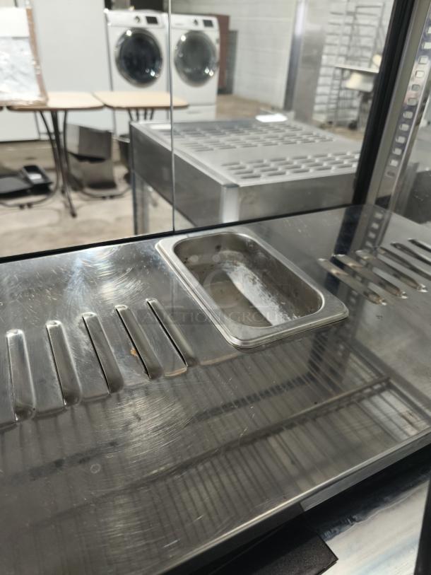 Anvil Hot Curved Countertop Display Cabinet, model DGH0540, with visible missing glass. Tested and working condition.