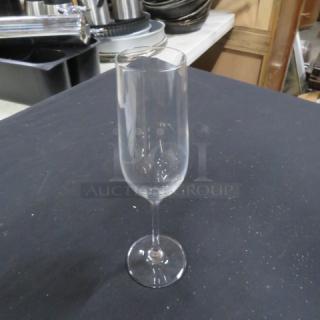 Clear stem champagne flute, elegant design, excellent condition. Ideal for parties and celebrations. Model: 11XBID.