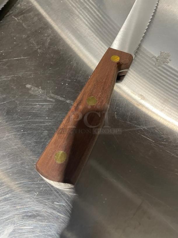 Dexter Russell Model 628 Bread Knife, 8" stainless steel with a serrated blade, traditional wooden grip handle, new condition.