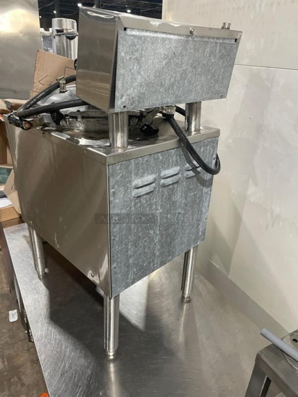 Broaster Smokaroma series commercial electric pressure smoker, stainless steel, on legs, industrial kitchen equipment.