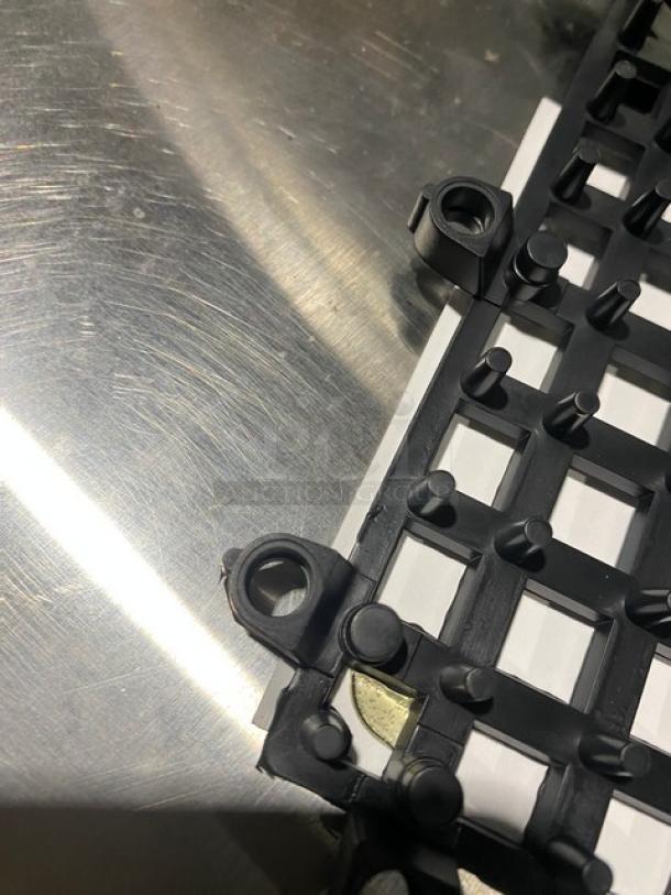 San Jamar VM5280BK Versa-Mat bar mat, black, dishwasher safe, non-slip, interlocking 1'x1', new condition.